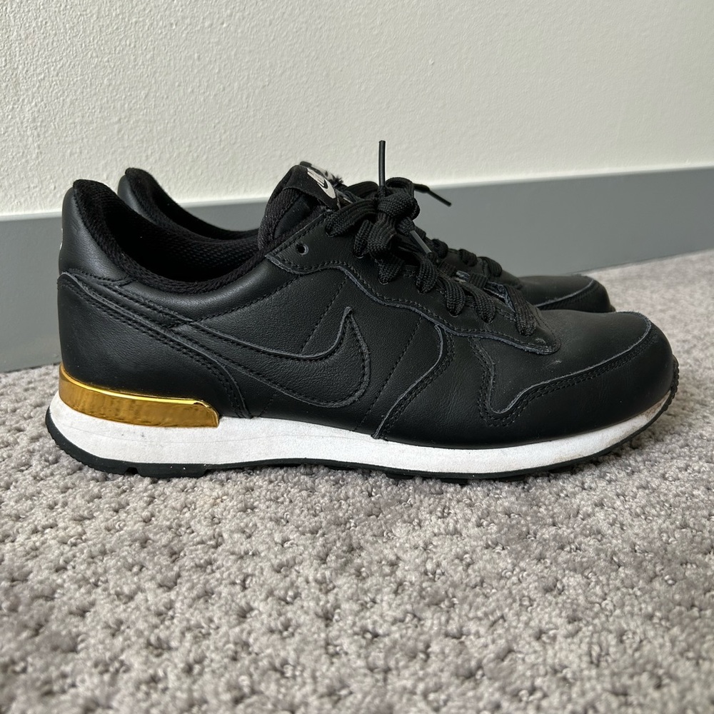 Nike ID Custom “Chitown” shoes sz 8